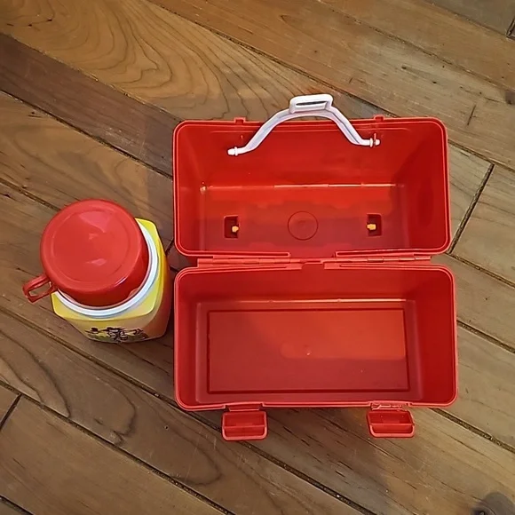 Vintage 1981 Thermos co Red Barn lunch box with cup - Picture 8 of 15